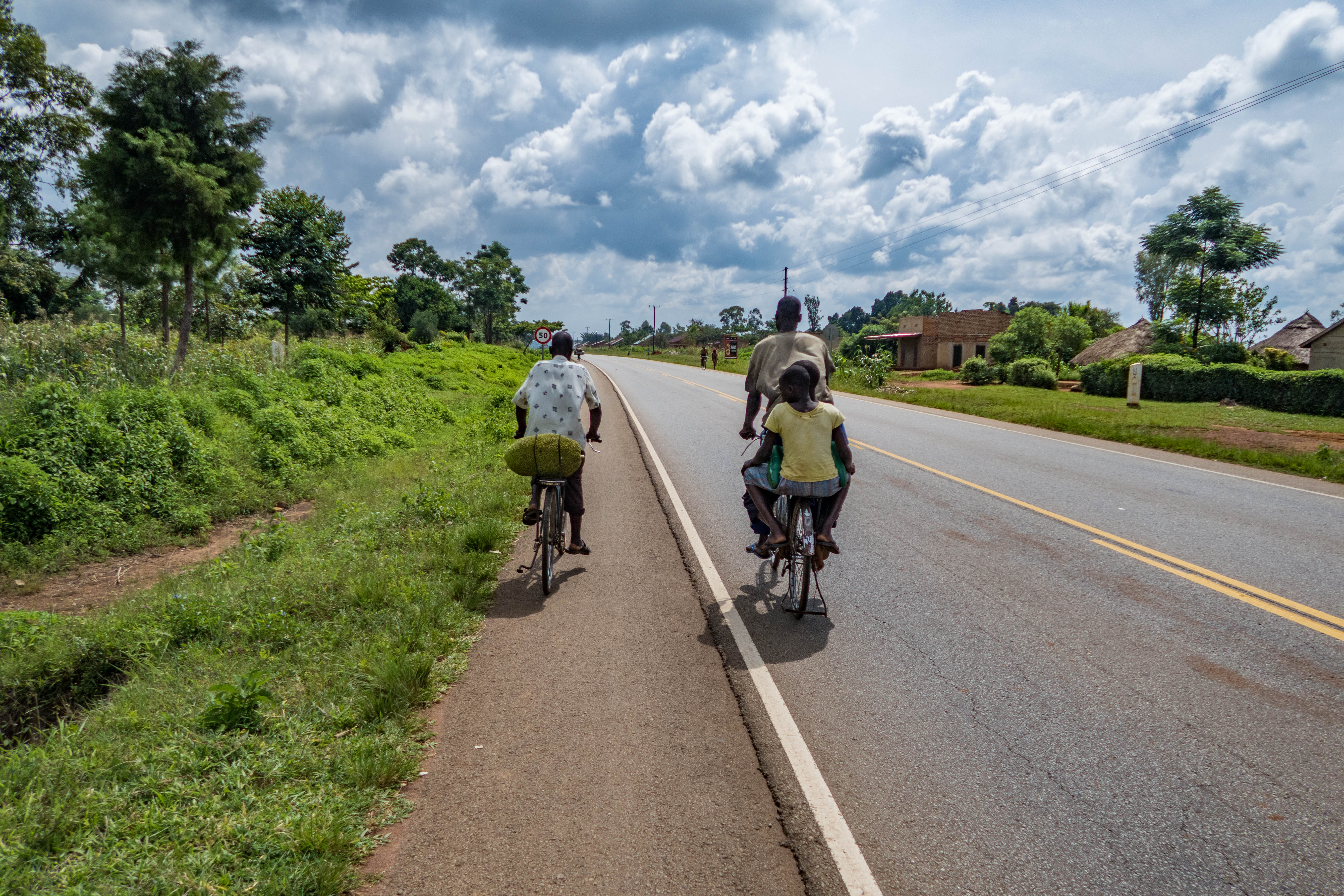 Riding to Kenya, Busia with a bicycle.